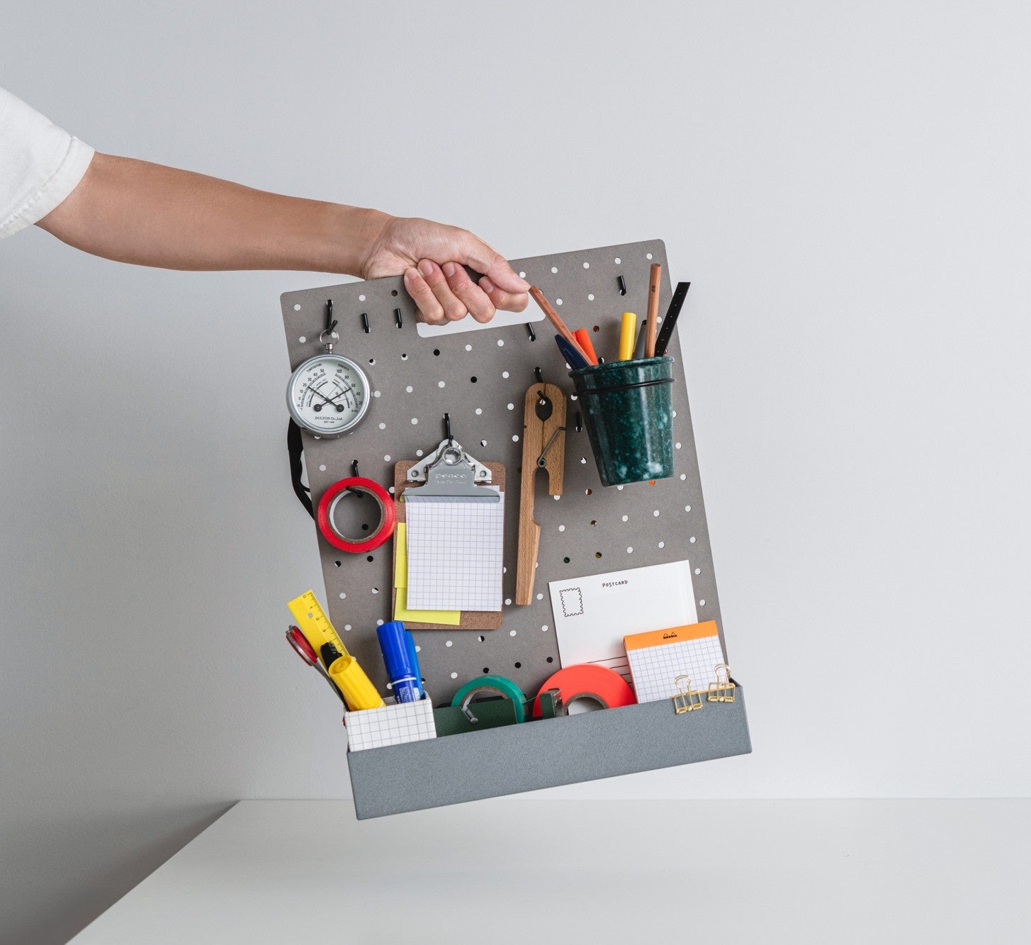 小さな切り替えが暮らしを軽くする WALL FOR ONE 『TOOLBOX』 | 光新