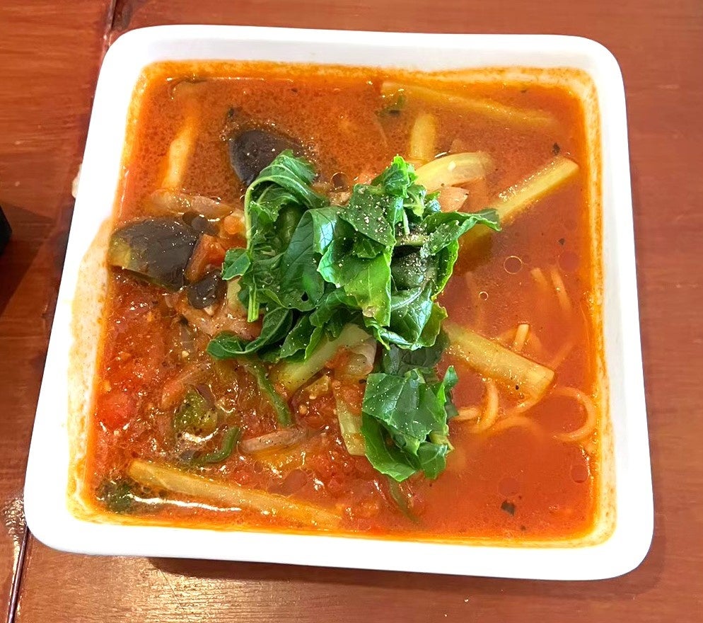 大根の葉と皮のトマトスープパスタ