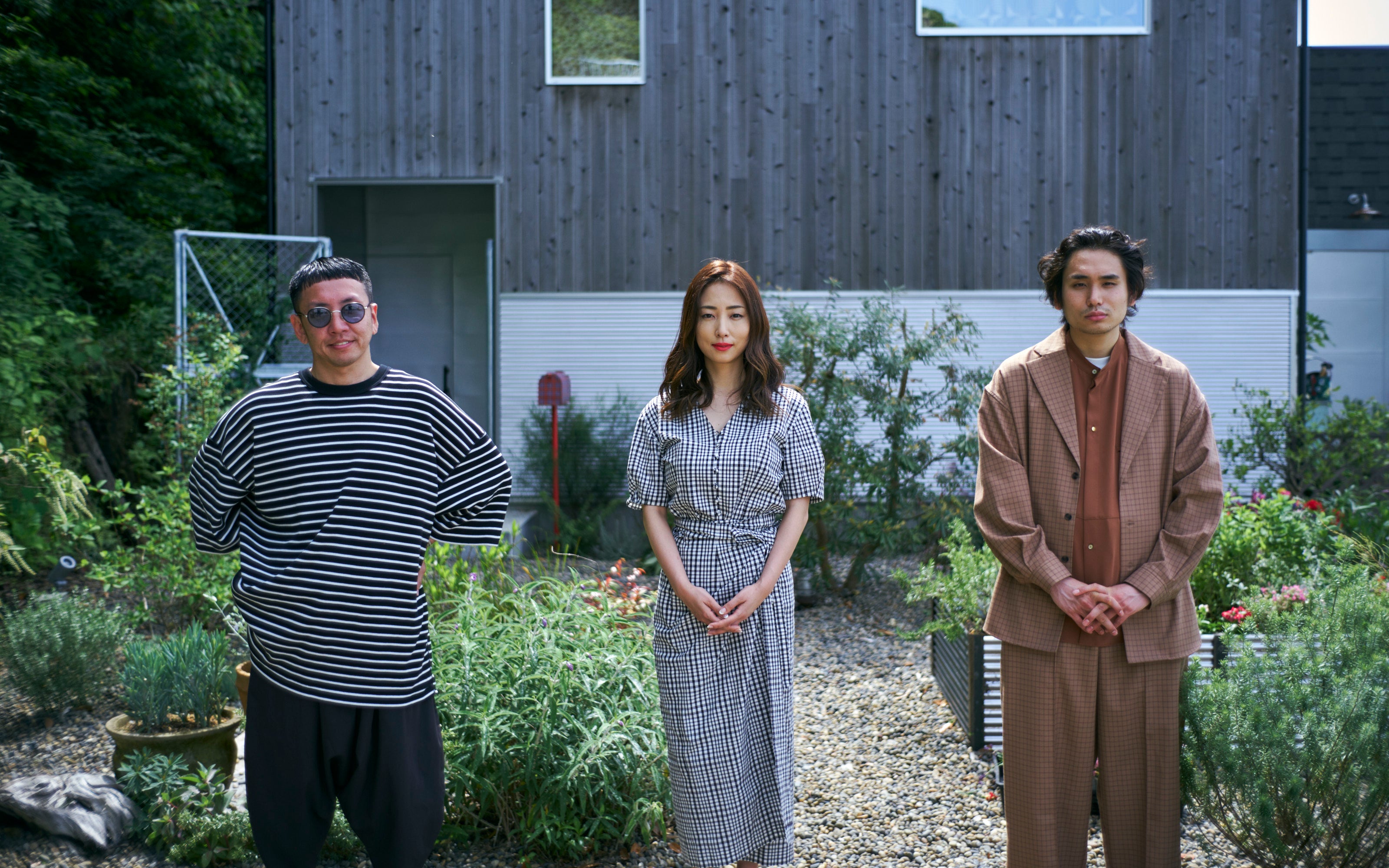 左：PES 　中央：MEGUMI  　右：内山拓也 