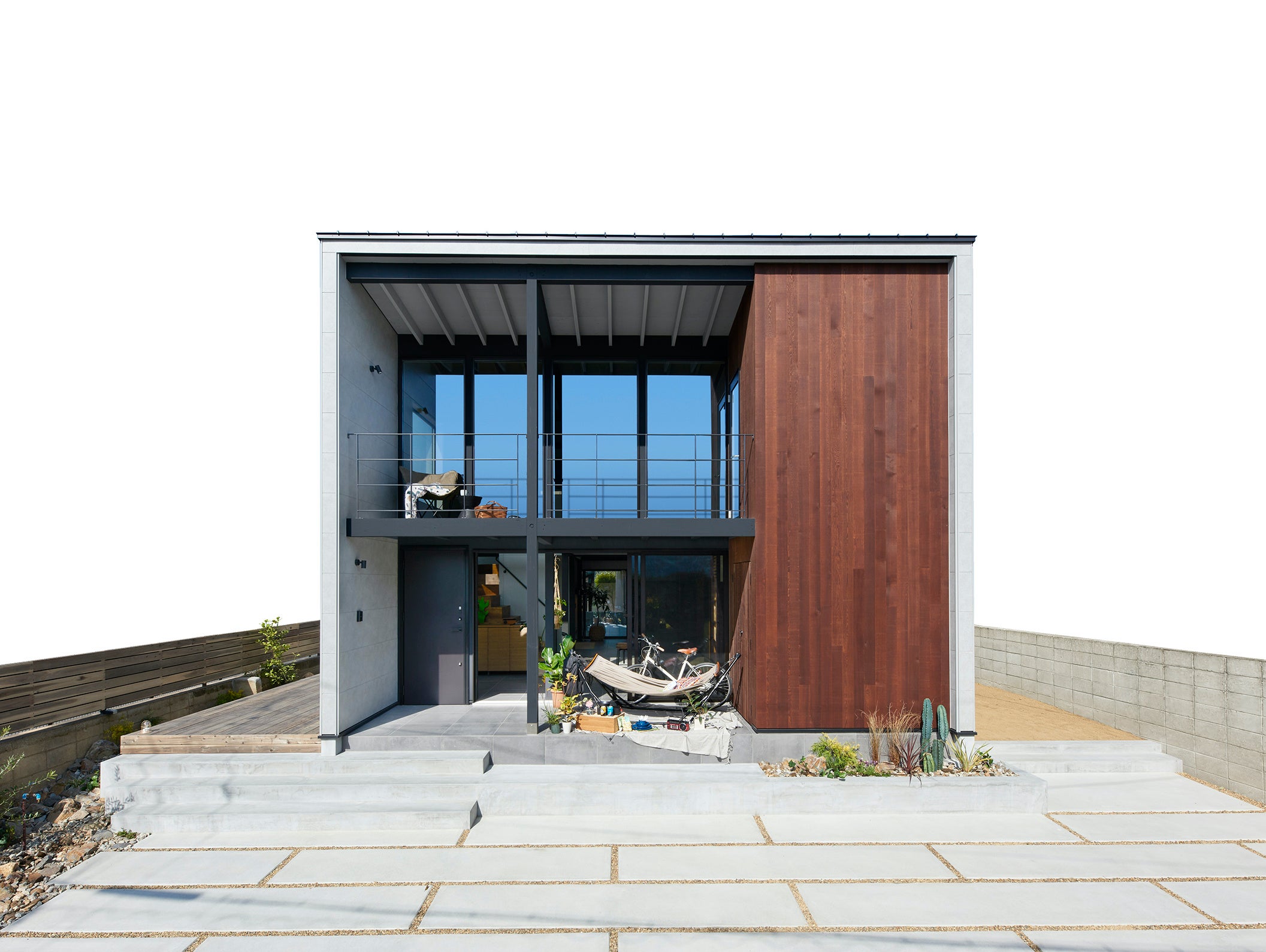 外観：amadanaの象徴的な「ウッド×黒」デザインを外観デザインにも採用。ブランドトーンを踏襲した洗練されたデザイン