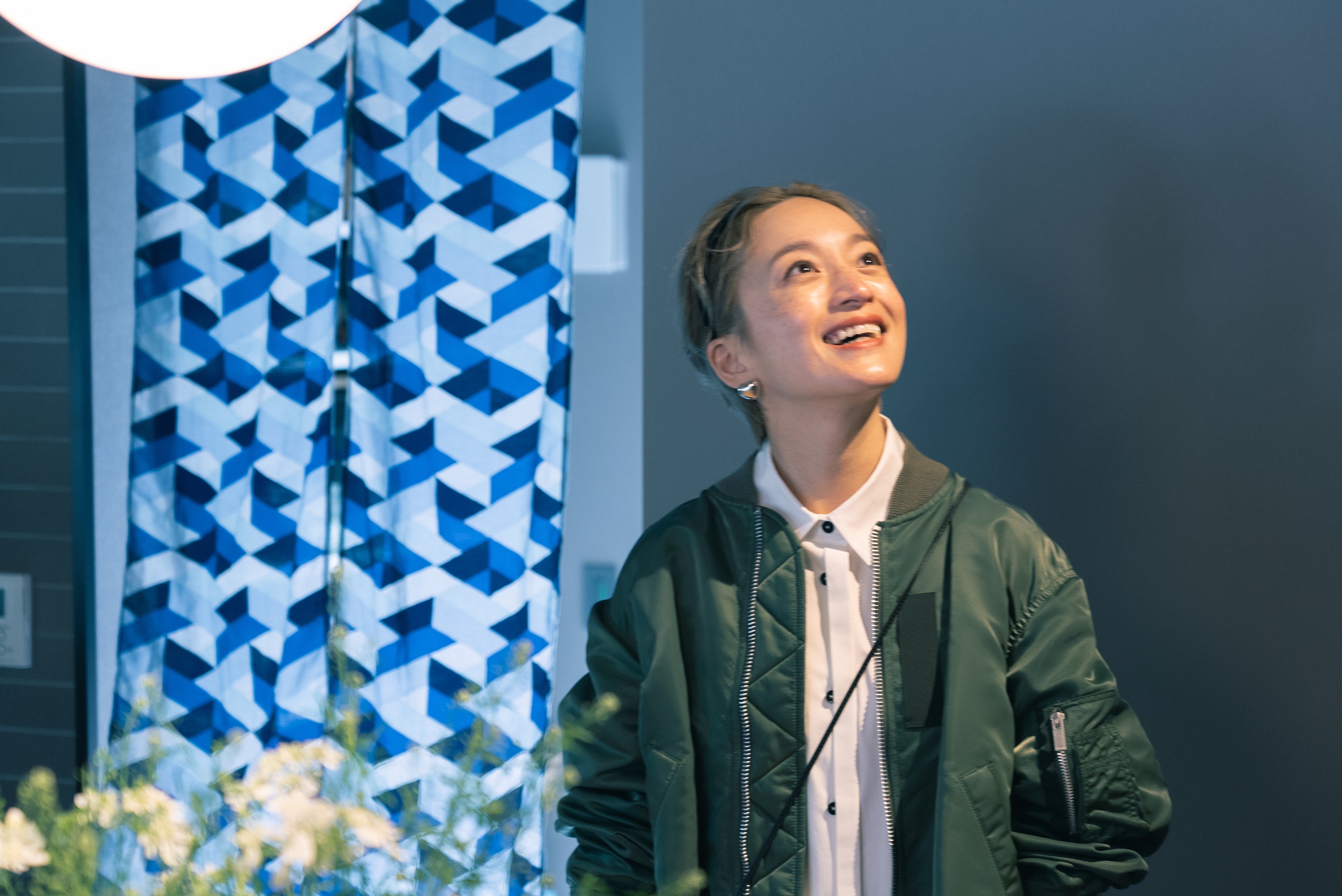 モデルハウスを体験する高山都さん