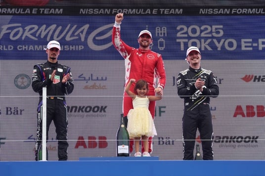 ローランド、Tokyo E-Prix第9戦でホーム日産に母国での初勝利をもたらす ローランド、Tokyo E-Prix第9戦でホーム日産に母国での初勝利をもたらす