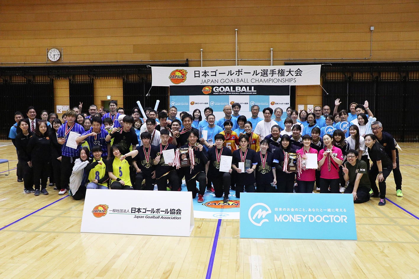 選手・協会スタッフ・ボランティアの皆さまとの記念撮影