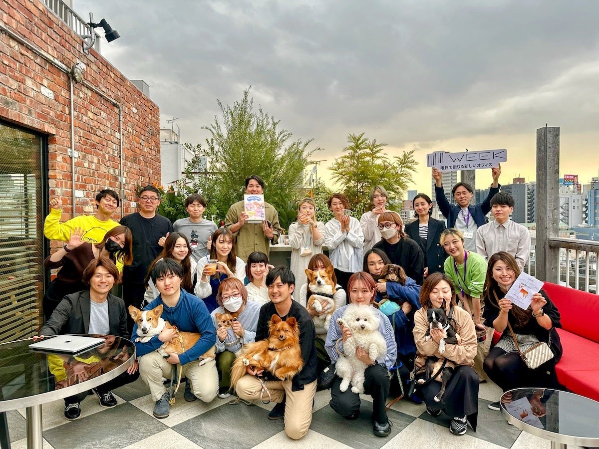 ペット同伴出社の実証実験の様子