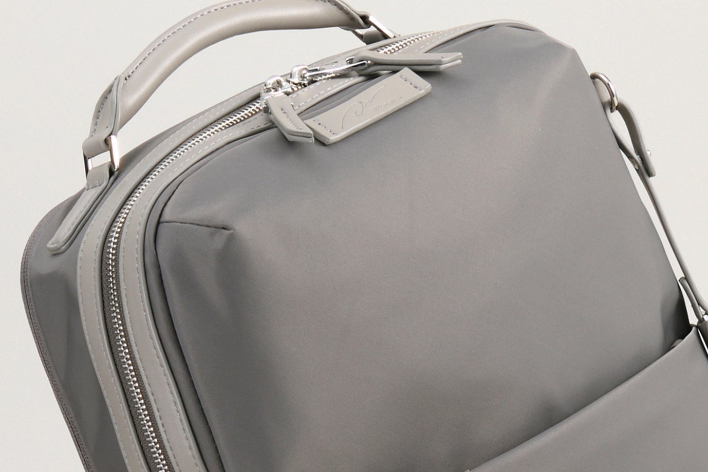 メル14788【新品未使用】タグ付W&.DayNight リュック グレー 働く女性のためのバッグブランド「W&.Day/Night」から