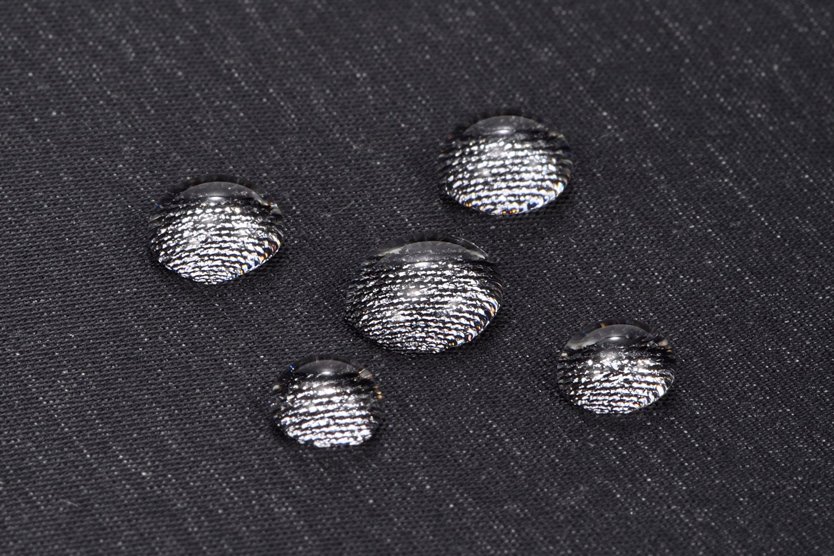 生地の風合いと耐水性を両立