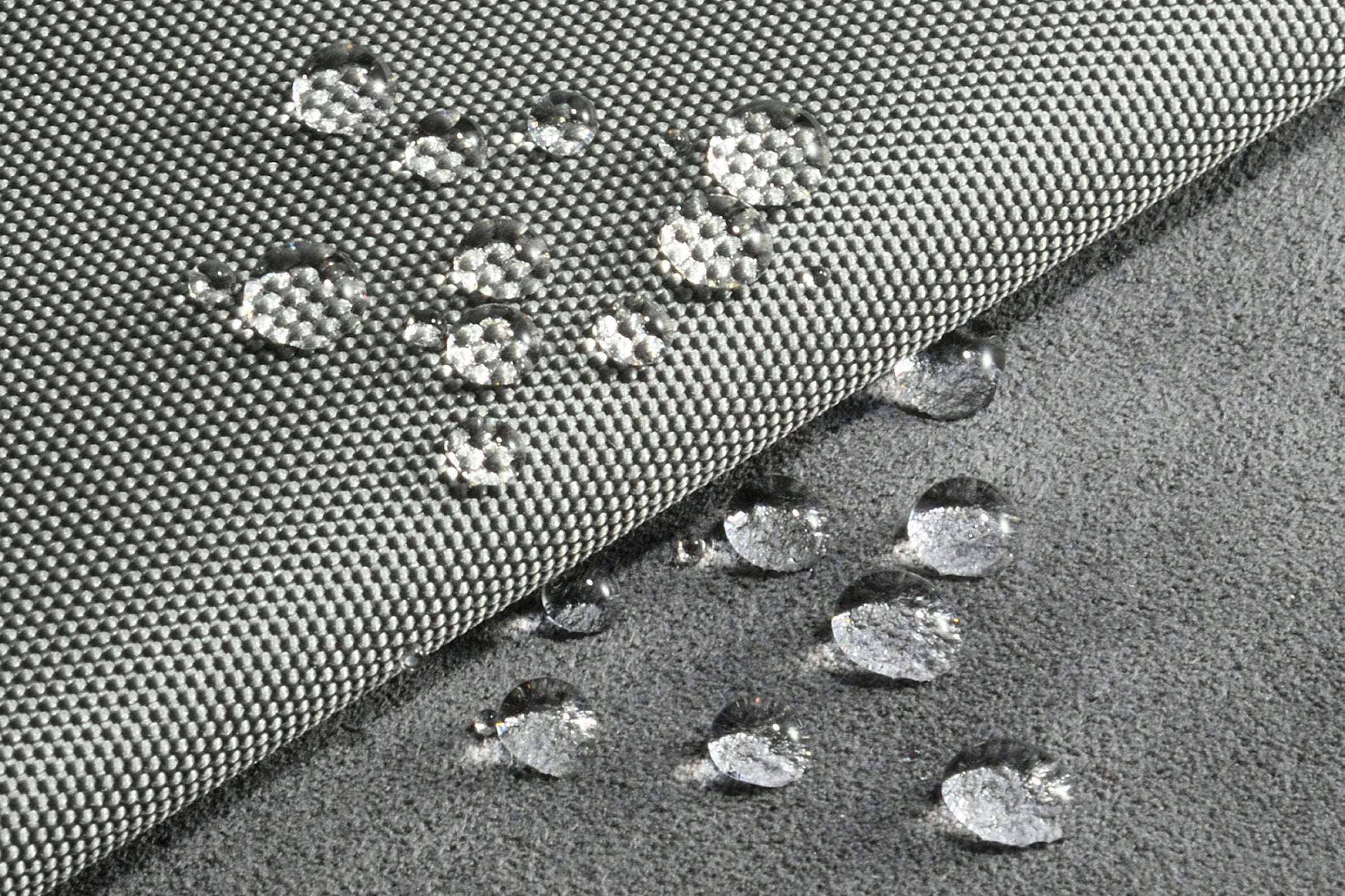 リサイクルコーデュラナイロンとマイクロファイバー合皮