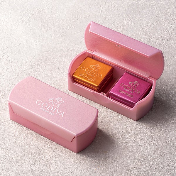 パールピンク色のチョコレート専用ボックスに 新発売の カレ ルビー を詰め合わせた特別なセット ゴディバ 福井県 カレ アソートメント 8枚入 ゴディバ ジャパン株式会社のプレスリリース パールピンク色のチョコレート専用ボックスに 新発売の カレ ルビー を詰め合わせた特別なセット ゴディバ 福井県 カレ アソートメント 8枚入 ゴディバ ジャパン株式会社のプレスリリース