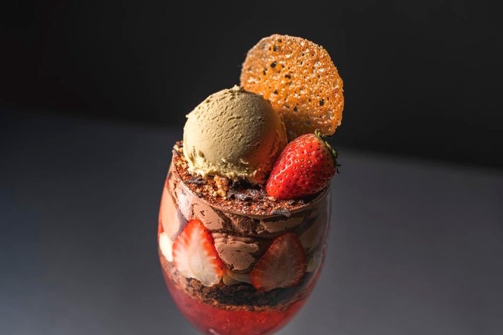 GODIVA café×シメパフェ専門店「佐藤」コラボ!ピスタチオとチョコレートのパフェが登場 GODIVA café×シメパフェ専門店「佐藤」コラボ!ピスタチオとチョコレートのパフェが登場