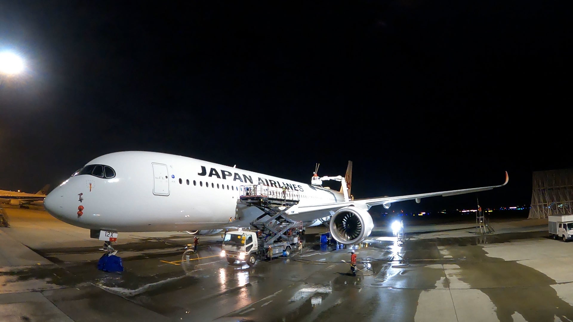 巨大飛行機から空港ビルまで 羽田空港 をピカピカに清掃する人たちに密着 1 9 日 Backstage バックステージ 株式会社cbcテレビのプレスリリース 巨大飛行機から空港ビルまで 羽田空港 をピカピカに清掃する人たちに密着 1 9 日 Backstage バックステージ 株式会社cbcテレビのプレスリリース