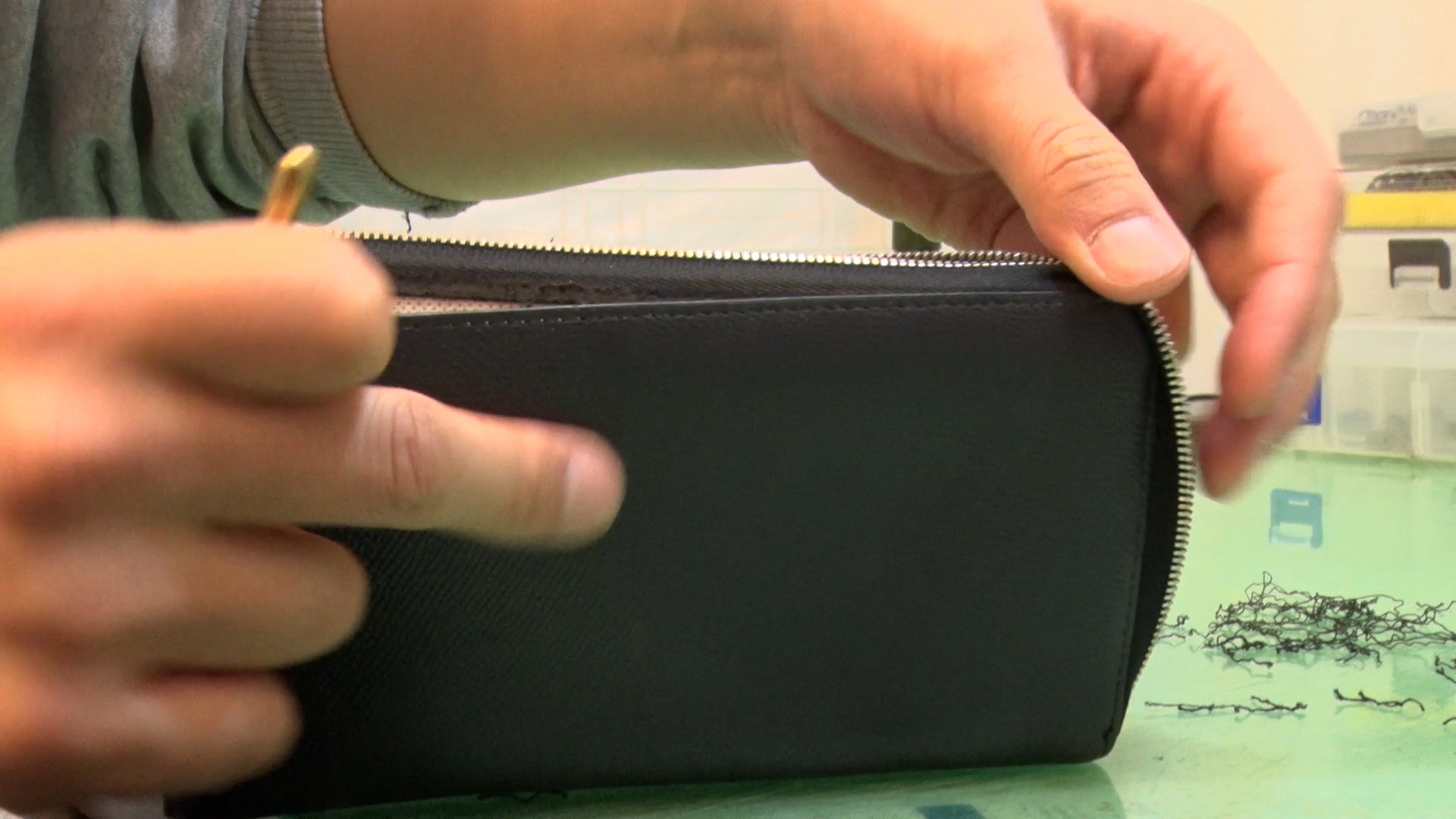 毎日使う大切な財布を修理する達人に密着 Mc武井壮さんの驚きの財布とは 1 30 日 Backstage バックステージ 株式会社cbcテレビのプレスリリース