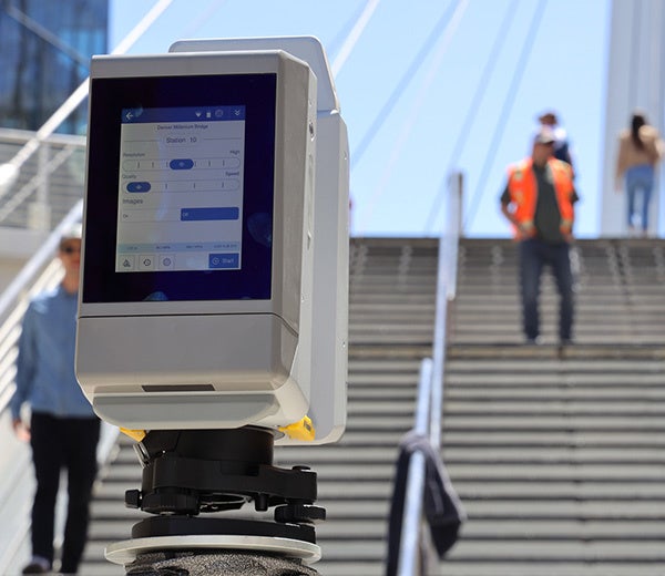 本体にタッチパネルを搭載