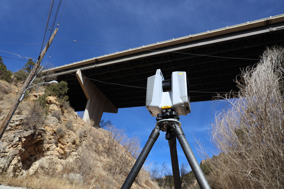 橋梁周囲をTrimble X12で計測