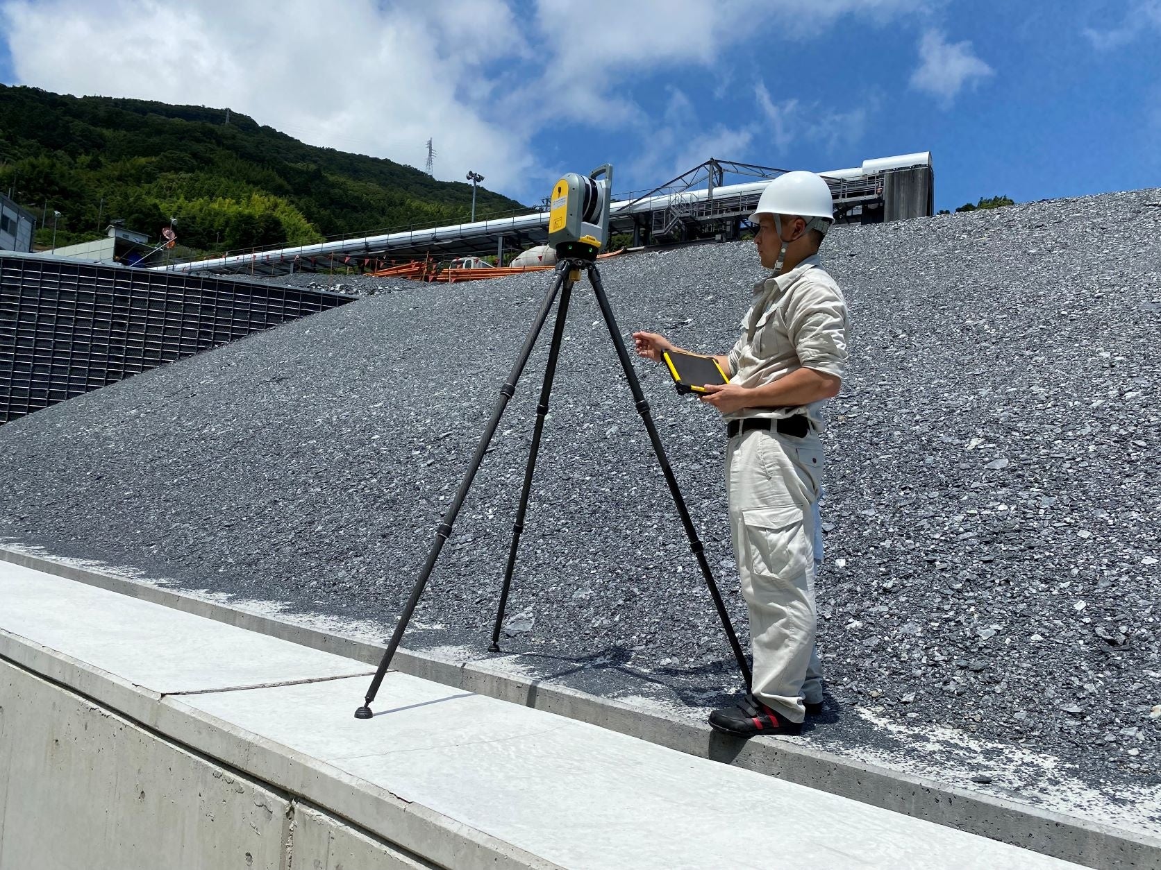 取得点群の自動合成機能を搭載した地上型スキャナーシステム