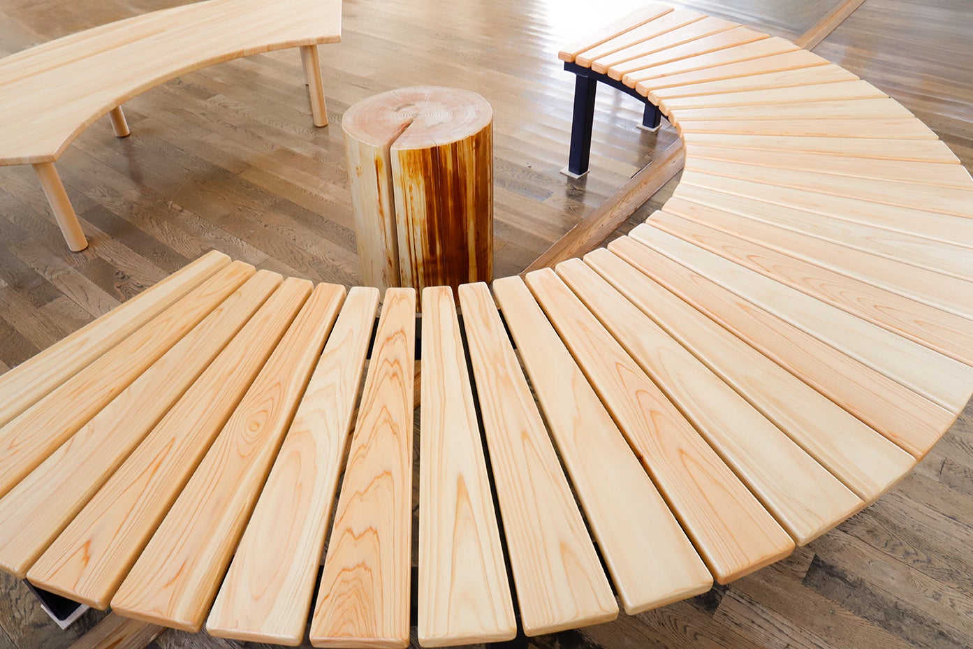 杢美(MOKUHARU)⸻「木の輪が人の輪になる」紀州ヒノキと鉄が調和するオリジナルベンチ誕生