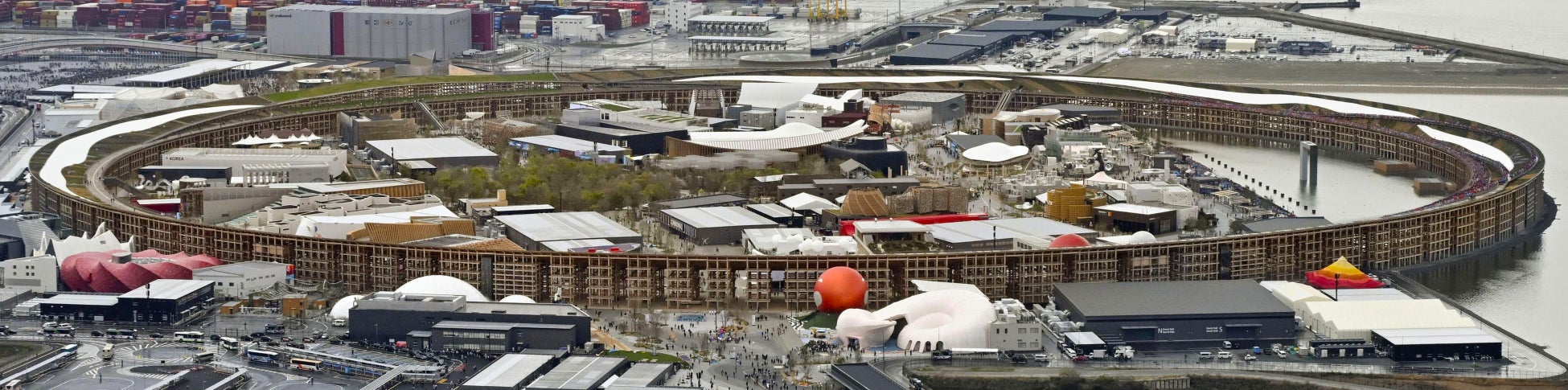 大阪・関西万博の会場を上空から写した写真