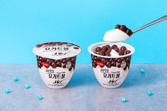 韓国発!爽やかヨーグルト×サクサクチョコパフの新感覚アイス「クリーミーヨーグルトボール」がついに全国のセブン‐イレブンで発売開始! 韓国発!爽やかヨーグルト×サクサクチョコパフの新感覚アイス「クリーミーヨーグルトボール」がついに全国のセブン‐イレブンで発売開始!