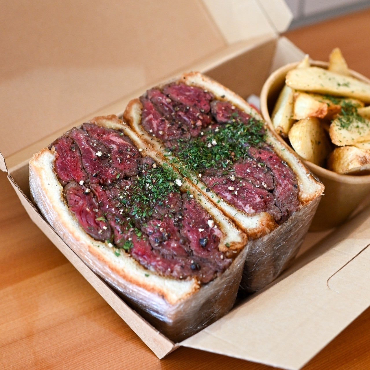 チッチチさん専用 原宿竹下通りで大人気のボリューム系サンドイッチ専門店が渋谷の肉