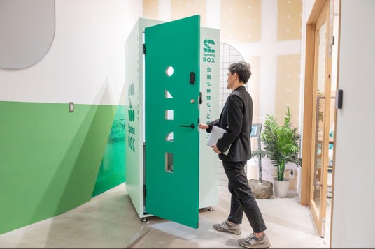 移動中のWeb会議難民に応える新定番へ。ワークボックス需要が5年で48倍に拡大、新ブランド「SpemaBOX」を全国63台でローンチ 移動中のWeb会議難民に応える新定番へ。ワークボックス需要が5年で48倍に拡大、新ブランド「SpemaBOX」を全国63台でローンチ