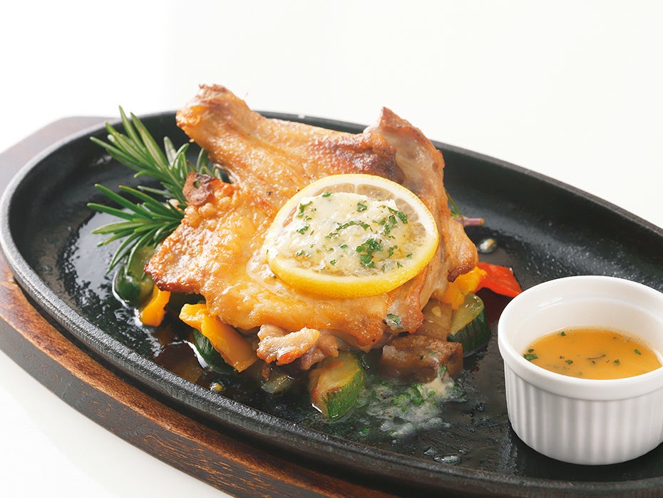 骨付き鶏もも肉のロースト 香草風味 レモンバター添え