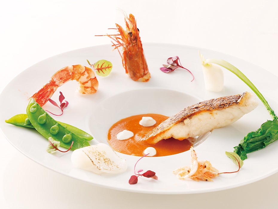 魚介類のポワレ 軽いスープ仕立て サフラン風味