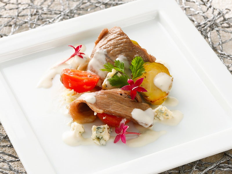 ラム肉の低温ローストブルーチーズソース