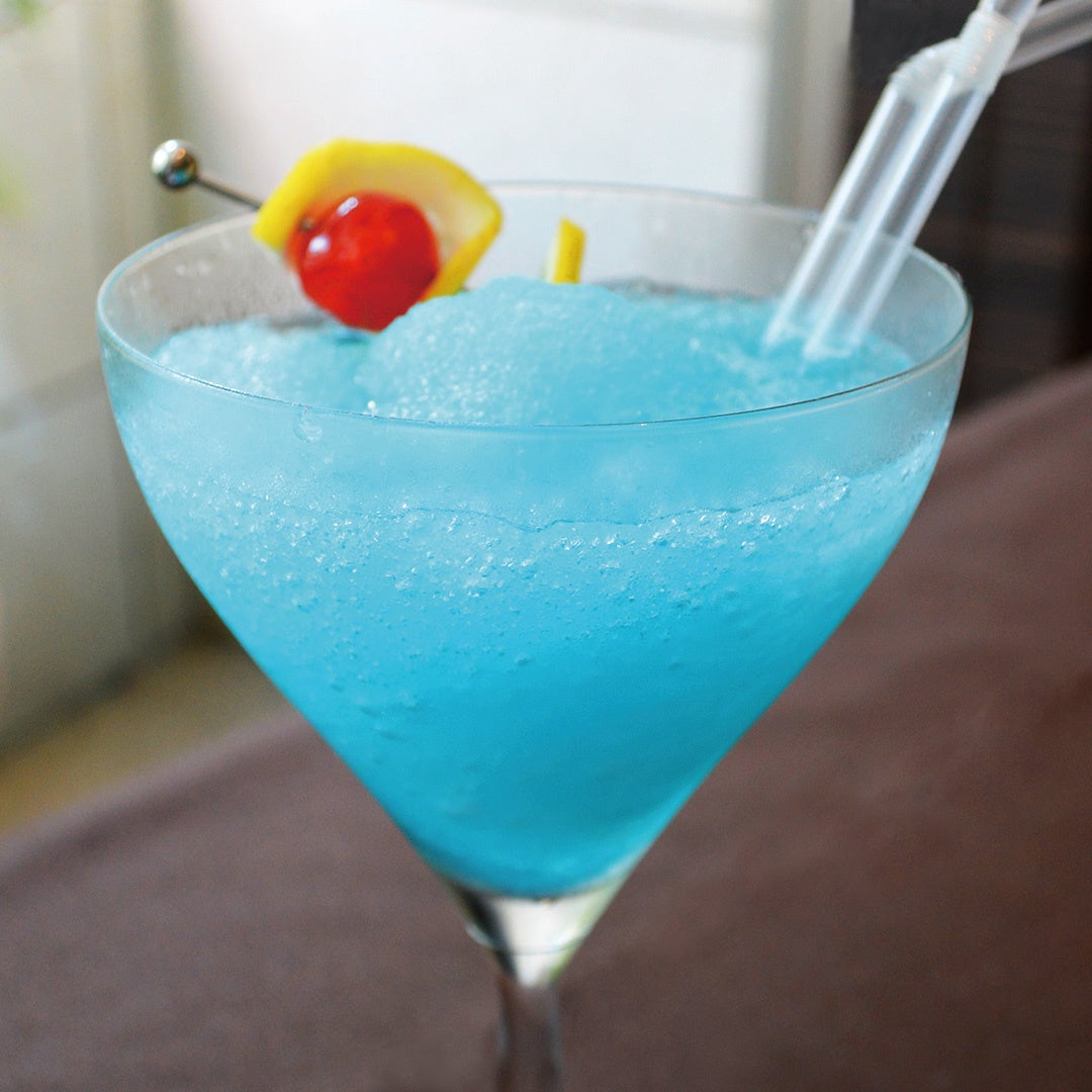 おすすめ季節のカクテル：トロピカルブルー