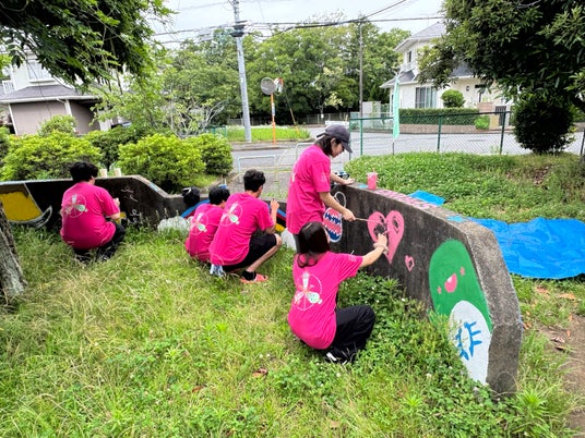 【城西国際大学】子どもたちの笑顔が集まる公園へ 学生5人が壁画を修復 【城西国際大学】子どもたちの笑顔が集まる公園へ 学生5人が壁画を修復