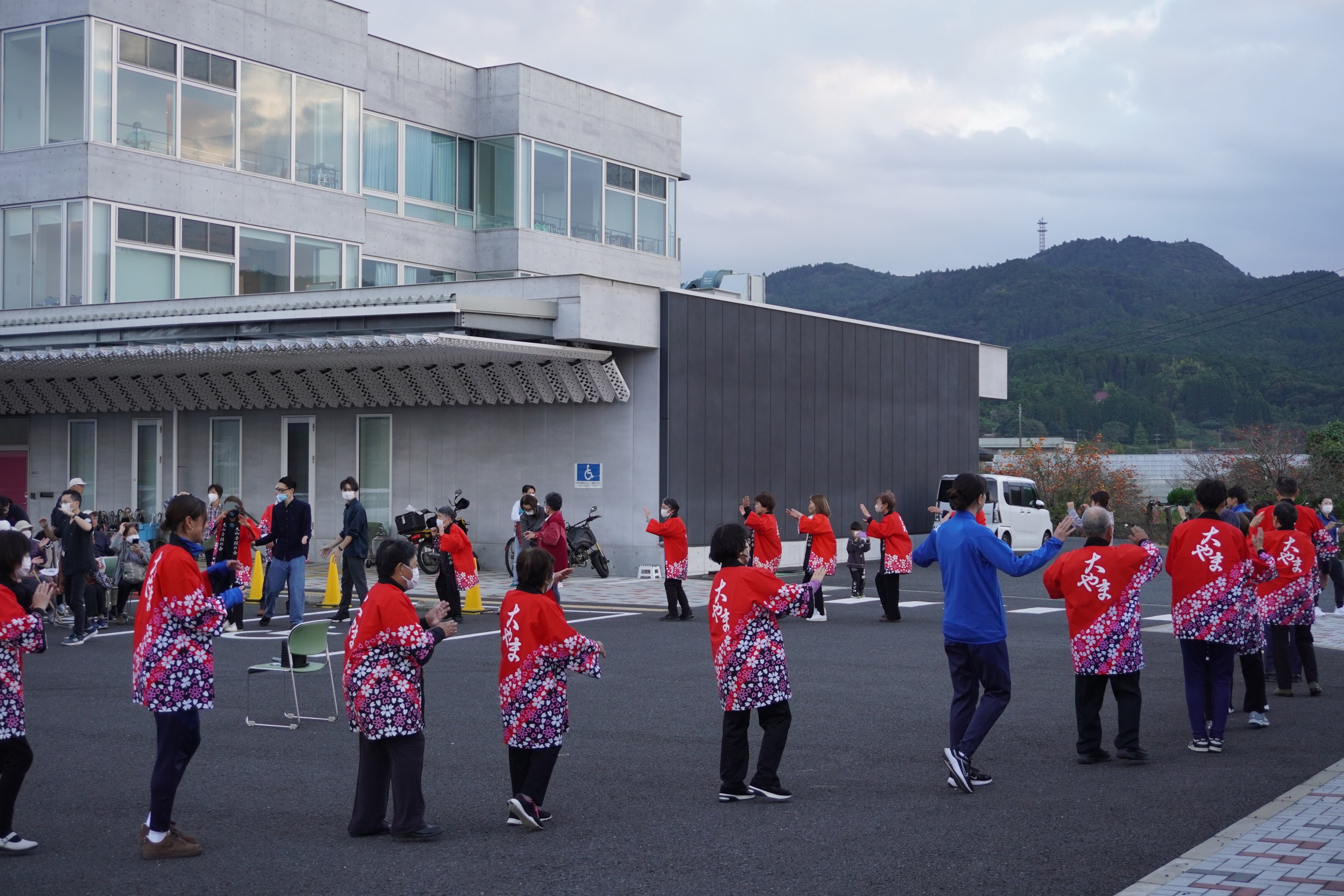 地域医療×まちづくりの共創モデル、第2回「鴨国病院祭」開催。FLOCALが鴨川国保病院とコラボ、企画・運営を支援。