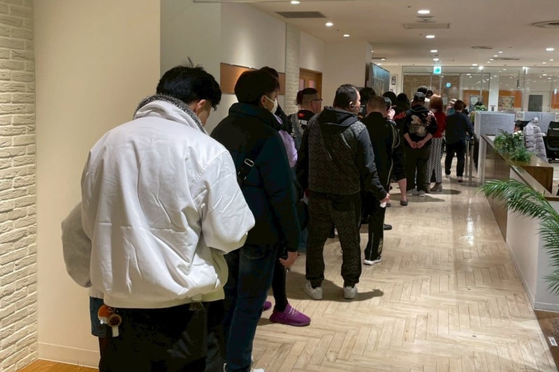 会場前にできた長蛇の行列