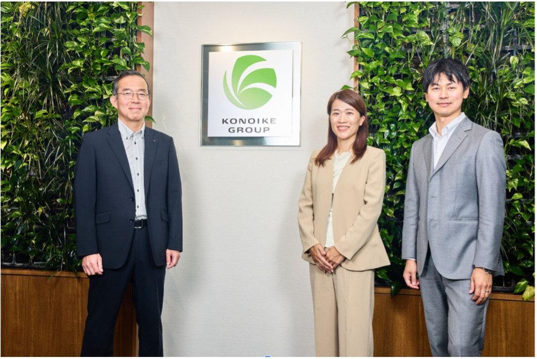 写真左から、経理部　部長　頼 壮一郎様、経理部　副長　岩本 麻季様、経理部　担当課長　前田 敦博様