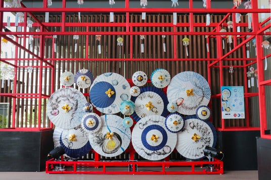 《日吉屋の和傘が京の夏に彩を添える》京都水族館、風鈴×京和傘の和空間で京の夏を涼やかに 「くらげと傘と風鈴と」5月31日(土)スタート 《日吉屋の和傘が京の夏に彩を添える》京都水族館、風鈴×京和傘の和空間で京の夏を涼やかに 「くらげと傘と風鈴と」5月31日(土)スタート