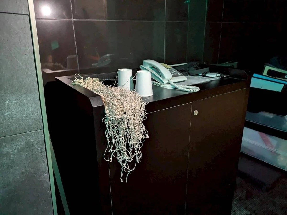 ▲館内連絡用の電話が、糸電話でめちゃくちゃ糸が長かったり…