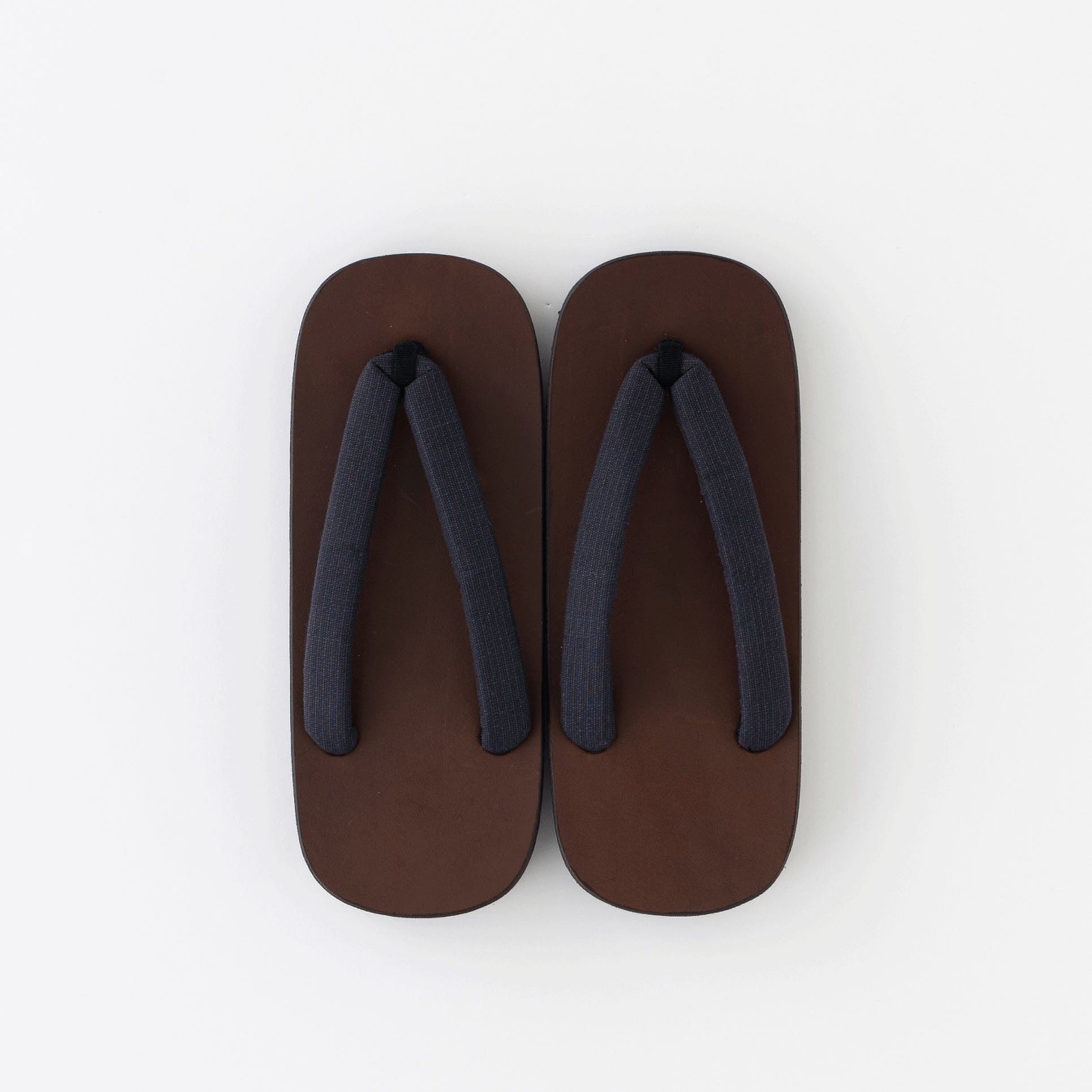 カウレザー　BROWN