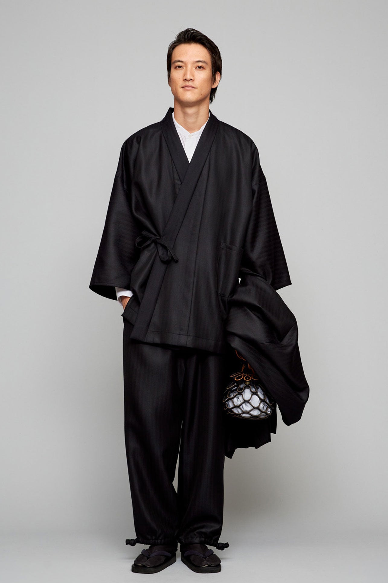 「ヘリンボーン」の柄で仕立てた作務衣