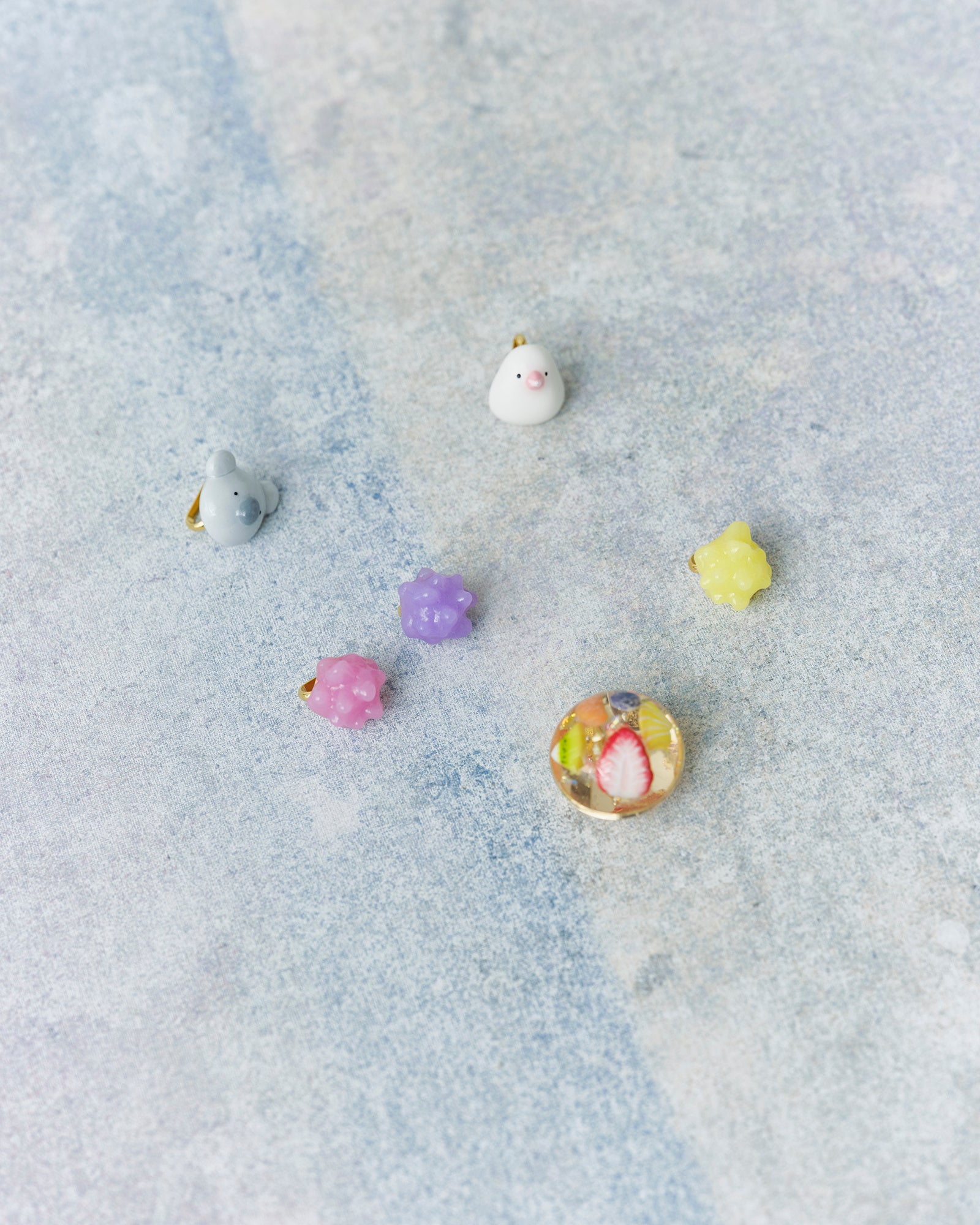 村岡寅則商店コラボ帯留　金平糖／コアラ／文鳥／フルーツ寒天　5,170円（税込）～