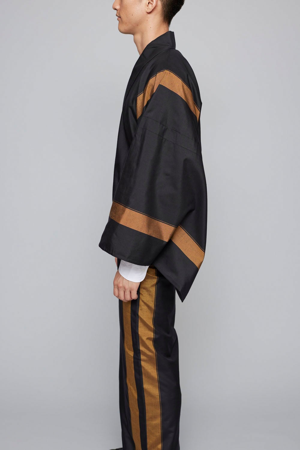 十日町紬／太一本線／黒橙　110,000円(税込)