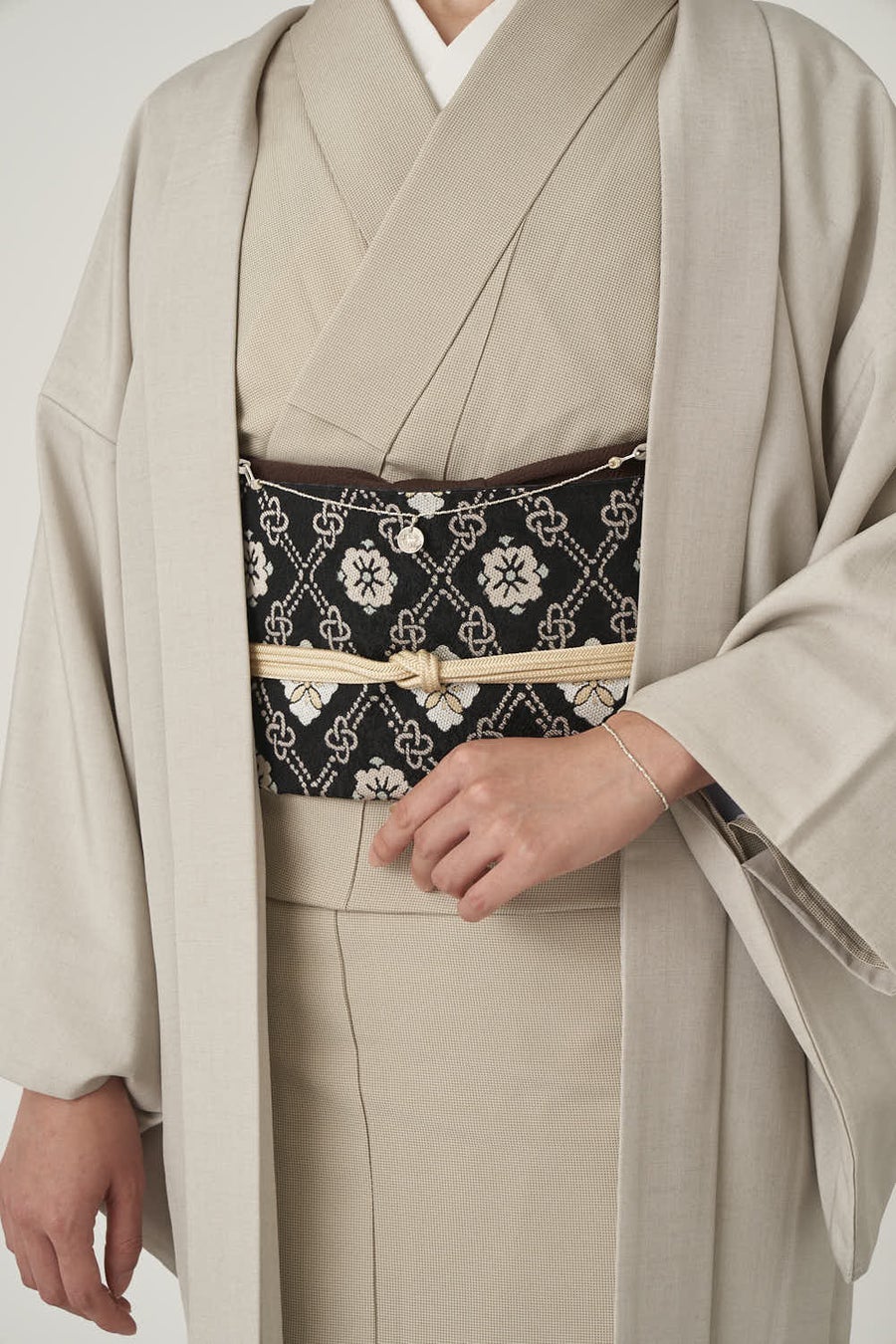 羽織紐:semeno 19,500円(税込)/ブレスレット:semeno 8,500円(税込)