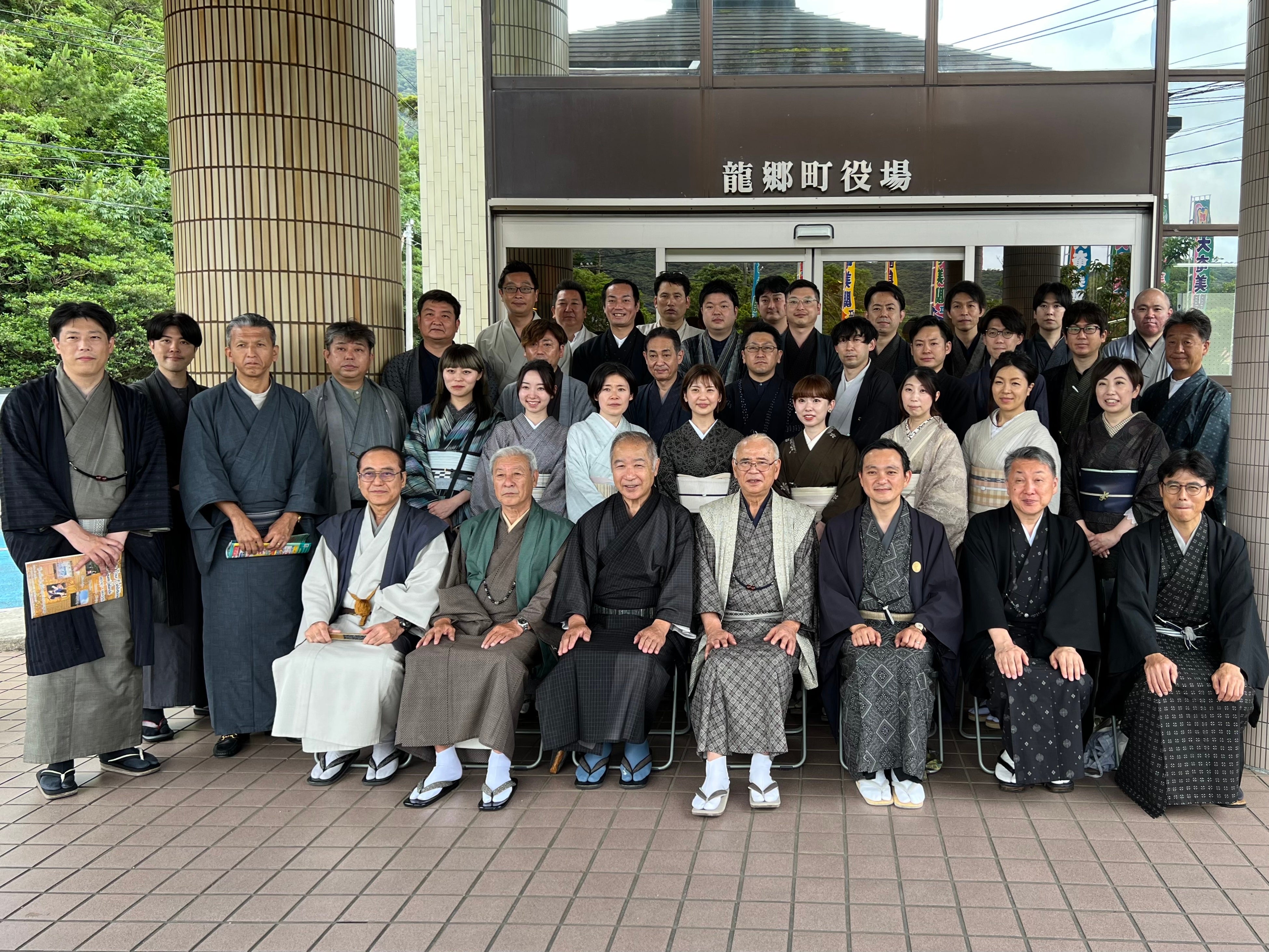 龍郷町長との集合写真