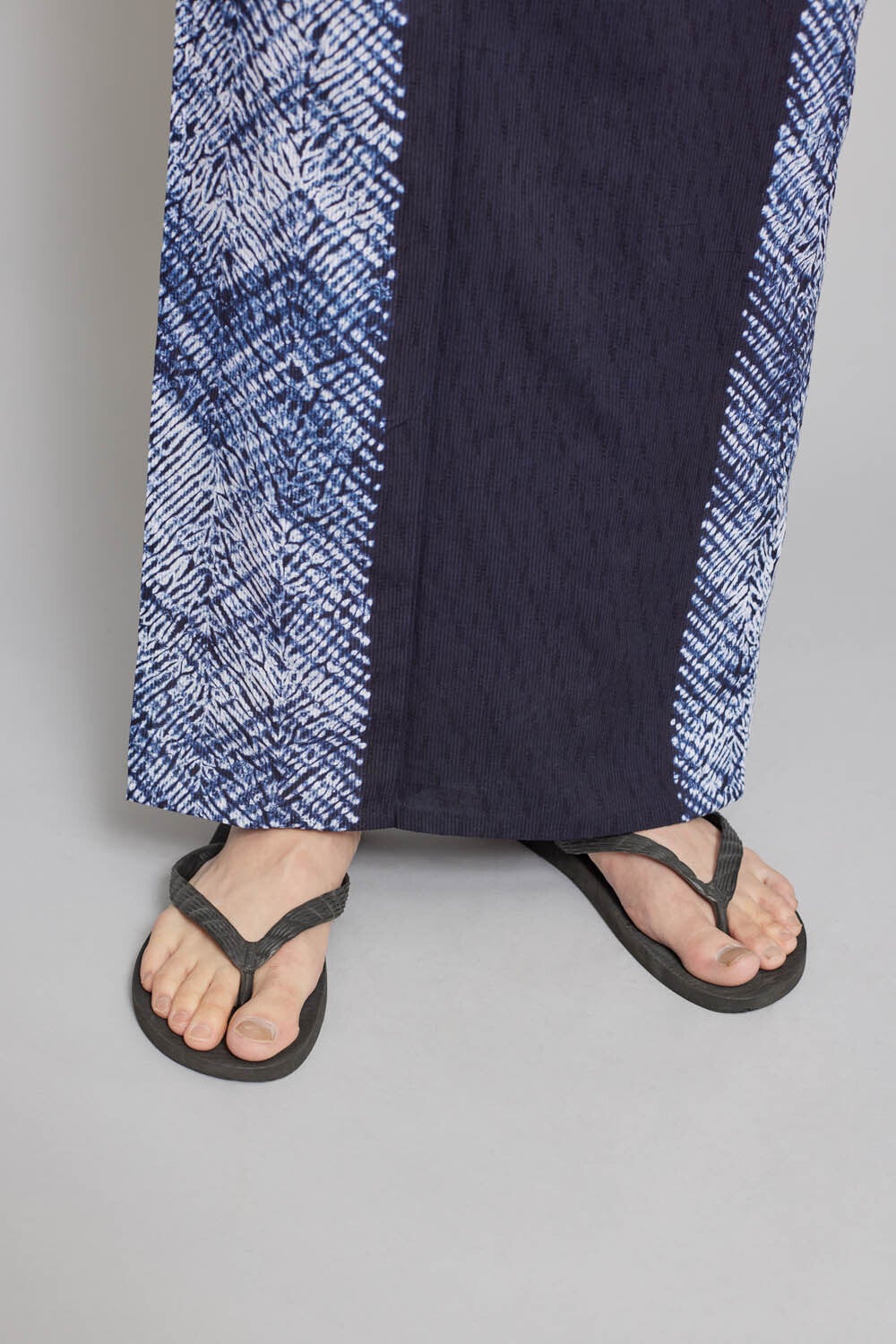 有松鳴海 雁木杢目絞り 七三 NAVY