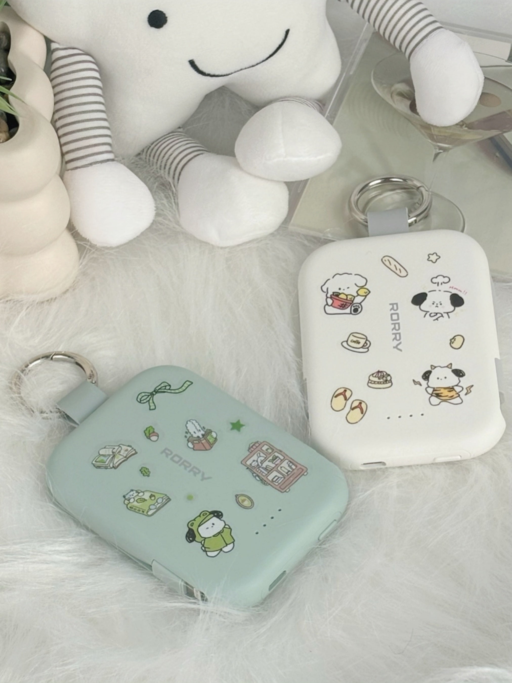 SNSで話題】バッグから“ちらり”と見せたい。RORRYの「T1」人気