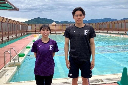 【福岡大学】学生が小学校で水泳授業をサポートしています 【福岡大学】学生が小学校で水泳授業をサポートしています