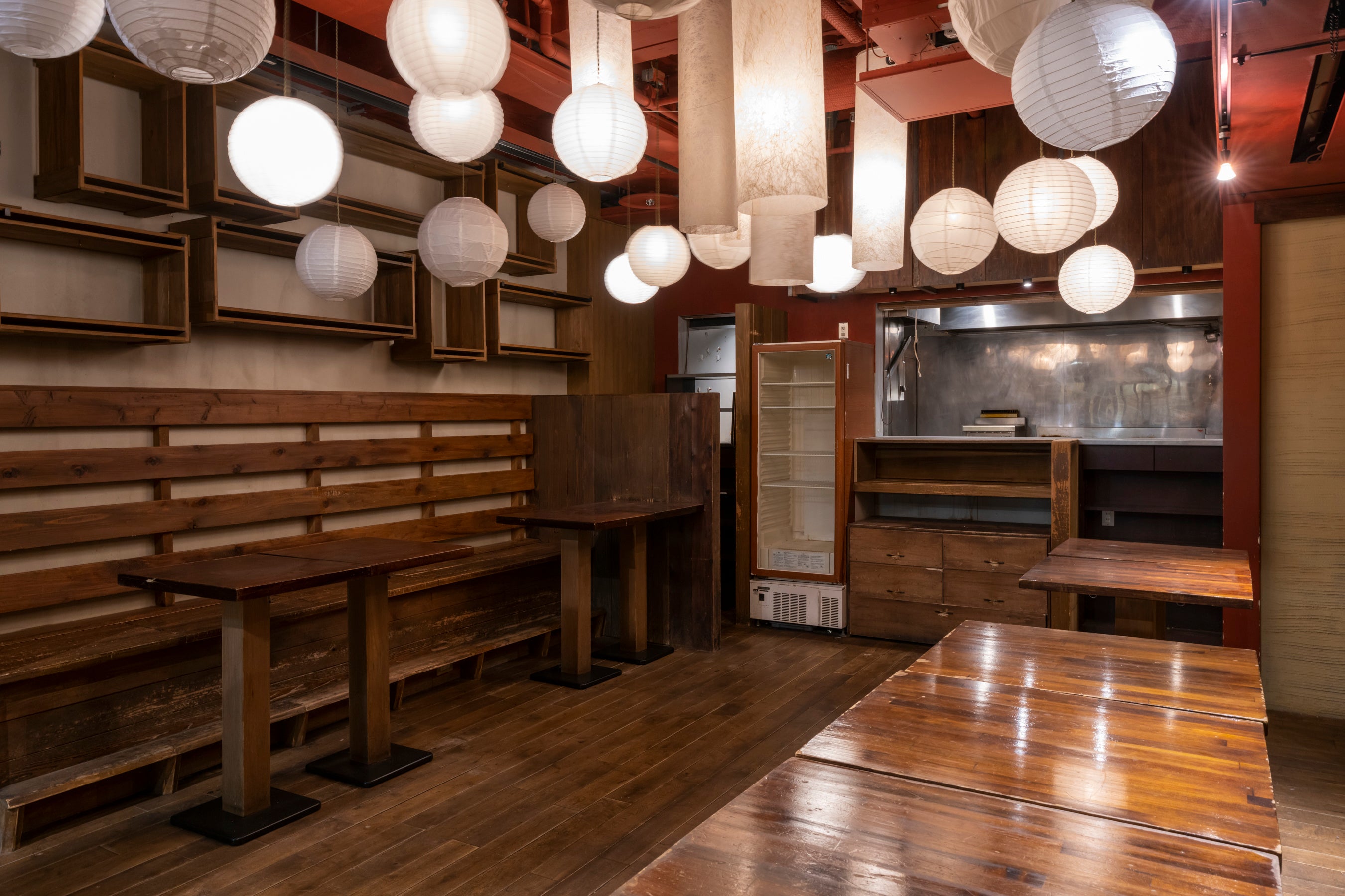 国際ビル地下1階「ＹＡＵ　ＣＯＵＮＴＥＲ」は、スクールと相談所のプログラムの会場となる。 ©TOKYO PHOTOGRAPHIC RESEARCH PROJECT