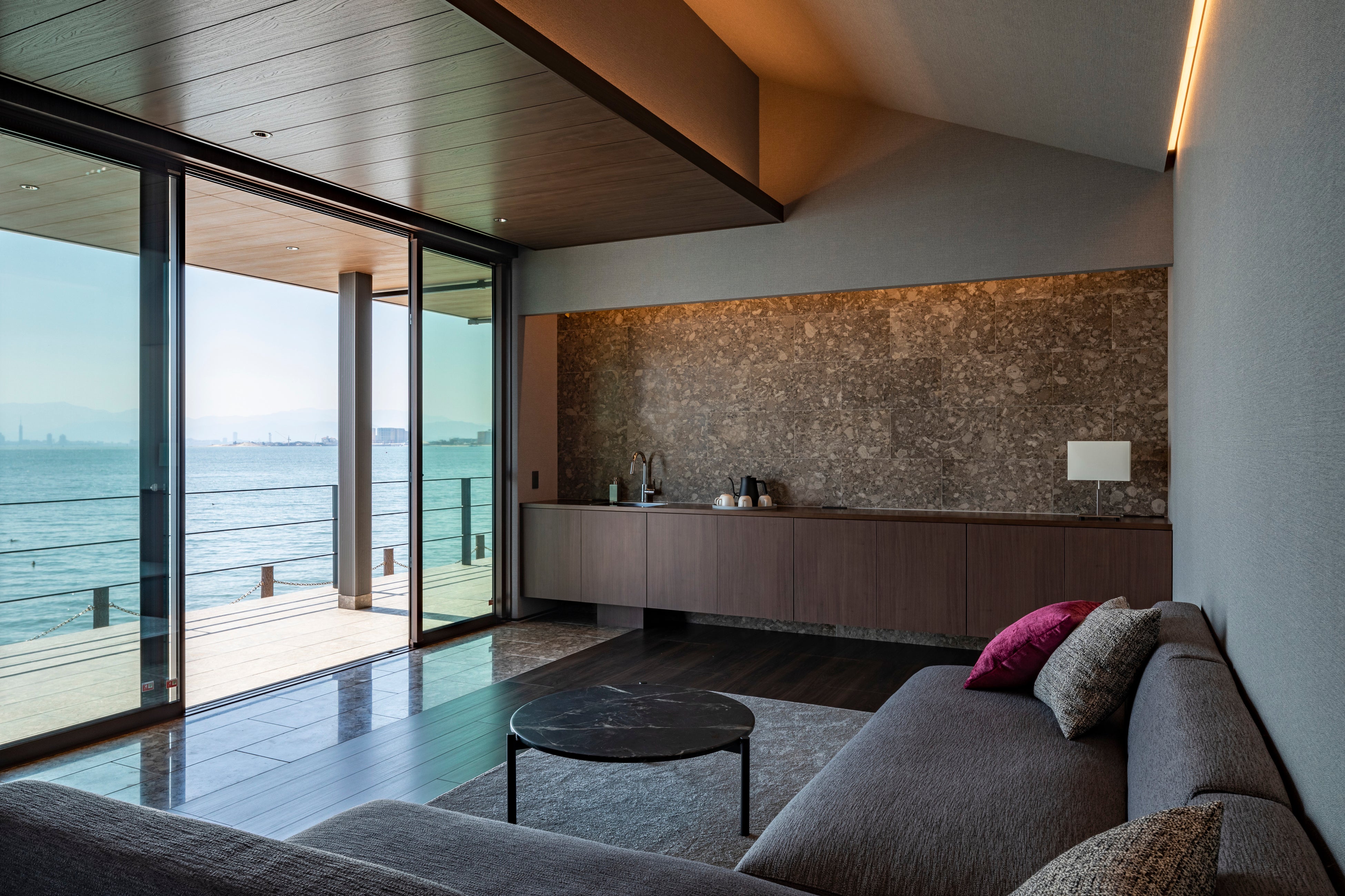 博多湾が一望できるスイートルーム