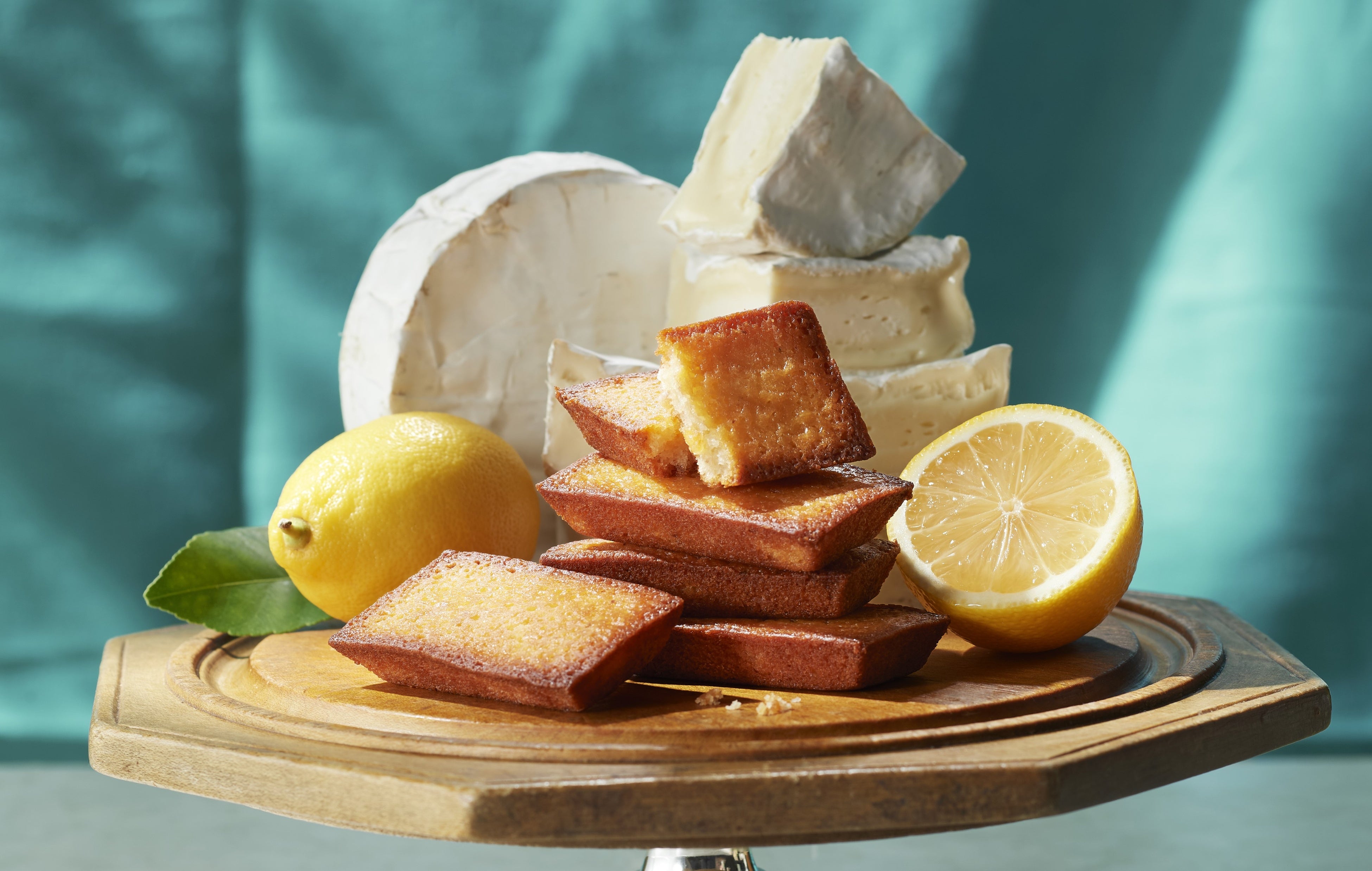 2人の女神が織りなす夢幻的な世界。幾重にも重なる黄金色のパイに