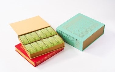 煌めく冬の贈り物に。金箔がきらりと光る箱のミルフィユを