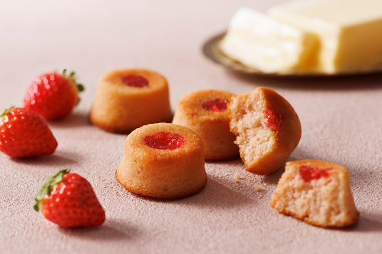 “栃木県産 とちあいか” のジャムと合わせた至高のバター菓子。【ザ・マスターbyバターバトラー 】 より昨年も好評いただいた『バターストロベリーケーキ』を3/1から発売。 “栃木県産 とちあいか” のジャムと合わせた至高のバター菓子。【ザ・マスターbyバターバトラー 】 より昨年も好評いただいた『バターストロベリーケーキ』を3/1から発売。