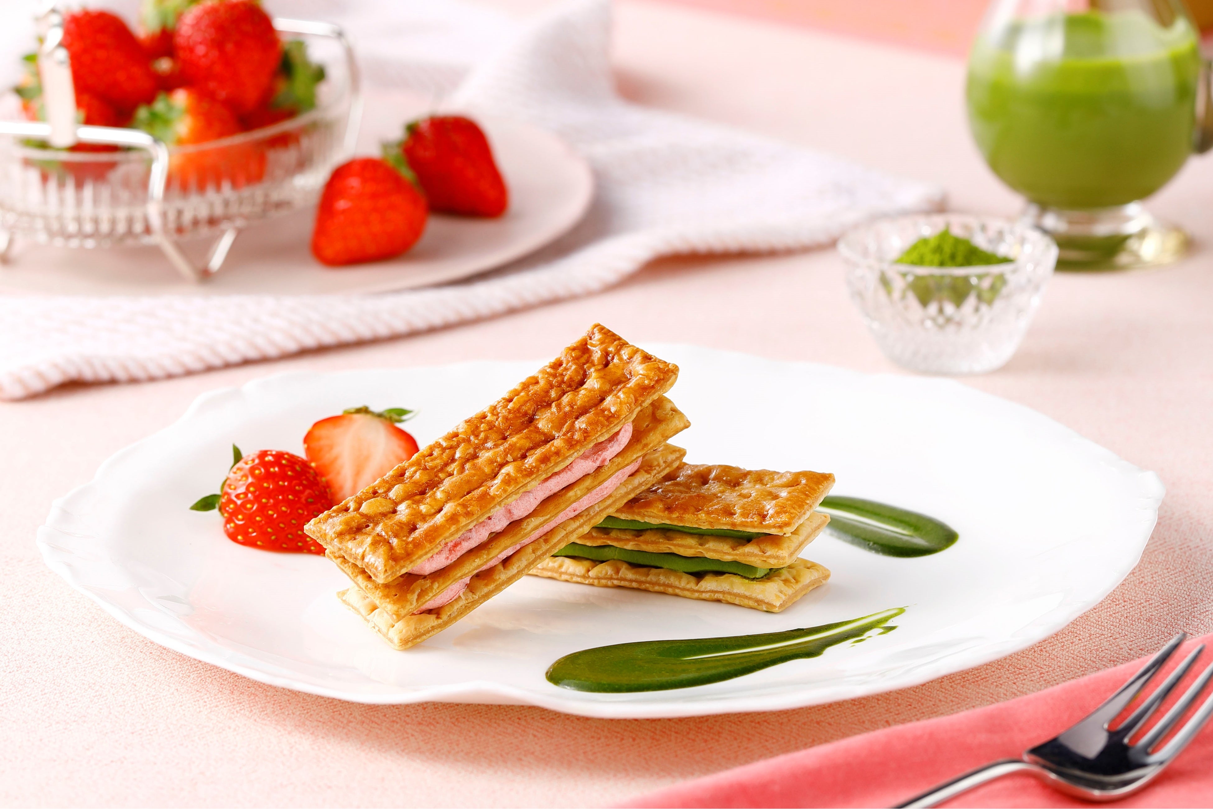 香り豊かな抹茶 & 甘酸っぱいいちごのミルフィユ MILLE-FEUILLE