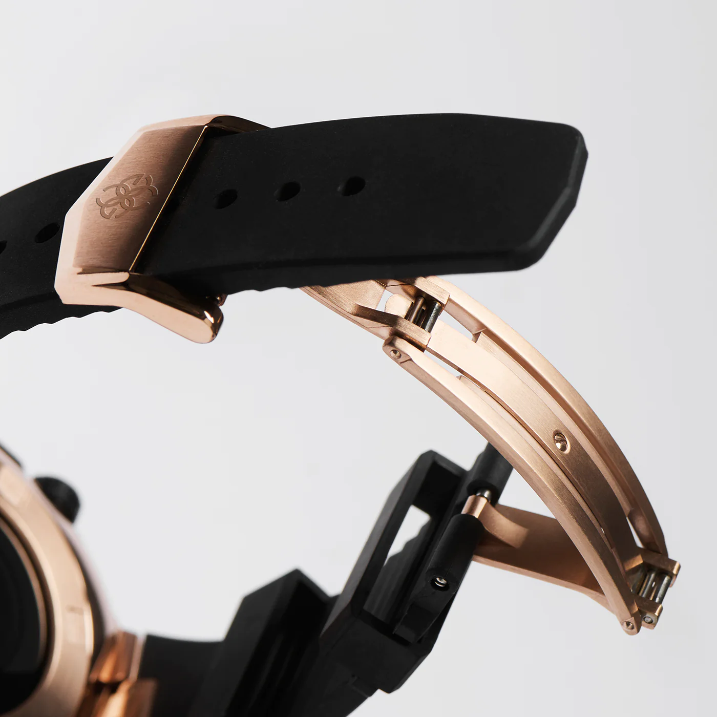 バタフライバックル