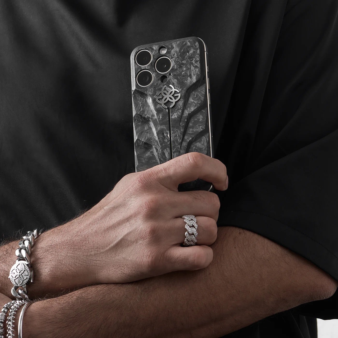 GOLDEN CONCEPT（ゴールデンコンセプト）から、マグネットで装着可能な